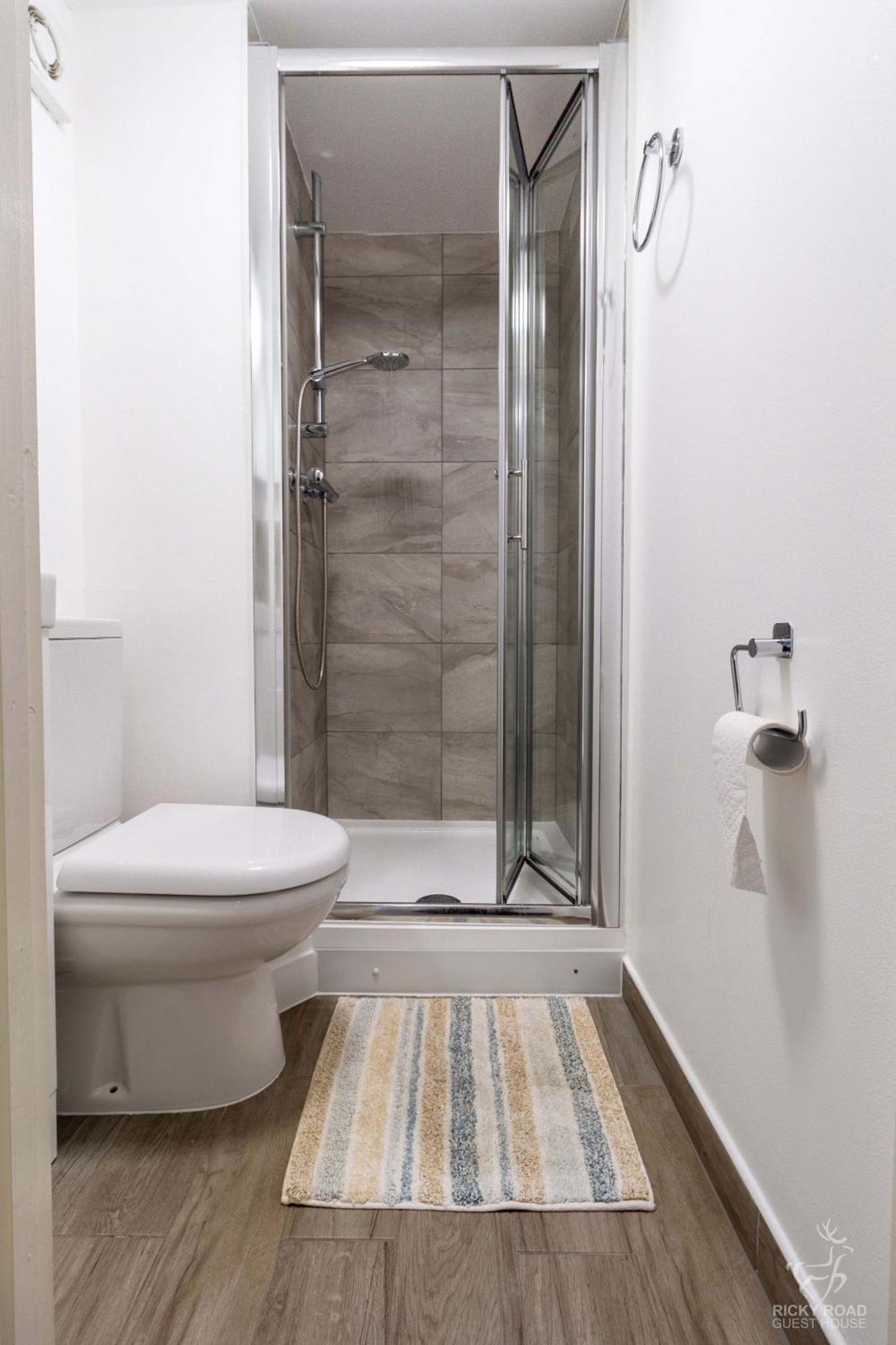 Ricky Road Guest House - Premium Watford  Room photo