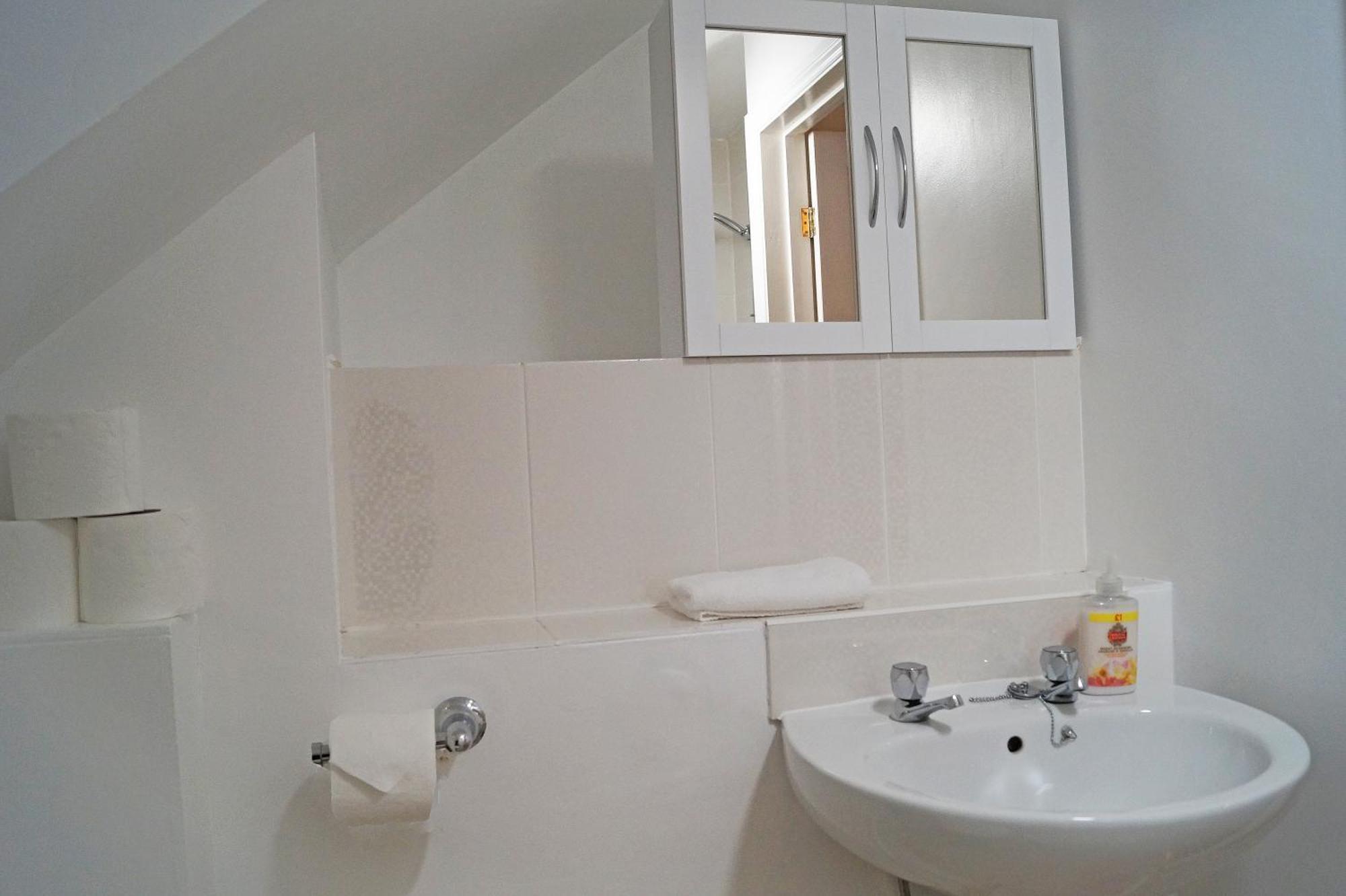 Ricky Road Guest House - Premium Watford  Room photo
